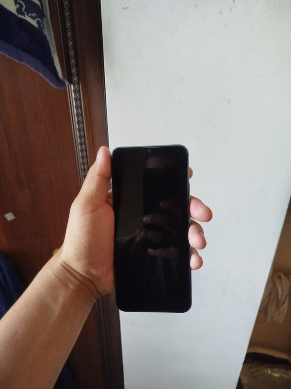Realme c21 sotiladi Realme c21 sotiladi