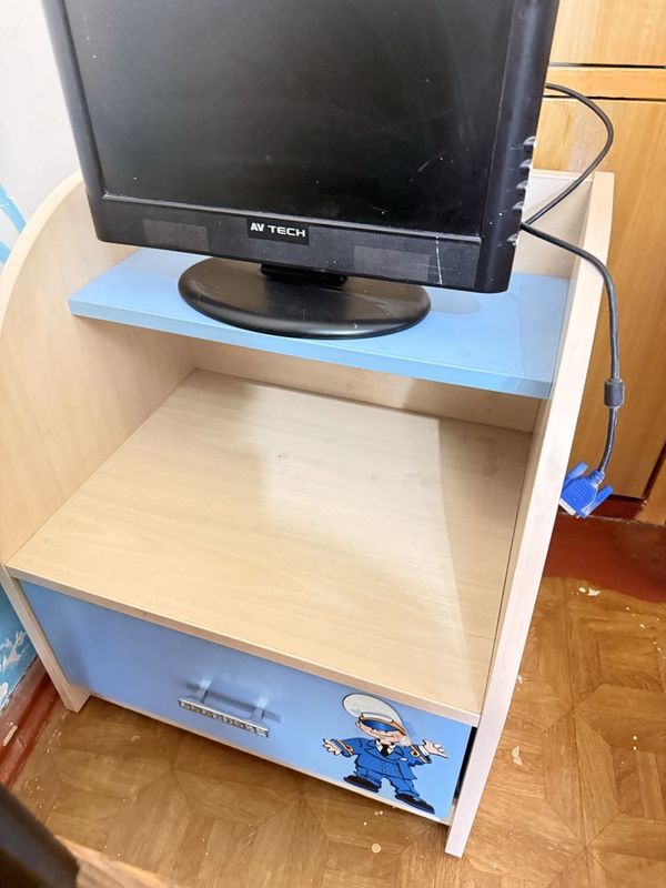 Bolalar mebeli sotiladi Bolalar mebeli sotiladi