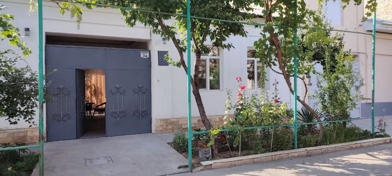 Қозирабод махаллада 1,85 сотихли ховли сотилади Қозирабод махаллада 1,85 сотихли ховли сотилади