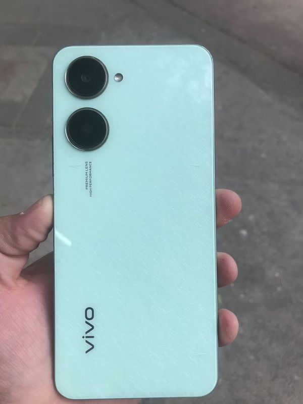 Vivo Y03. Tel Karobkasi yoq. Ime. Otgan Tel ideal xolda ayibi yoq