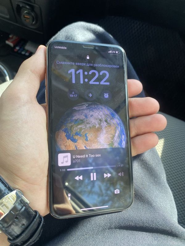 Iphone. Xs.