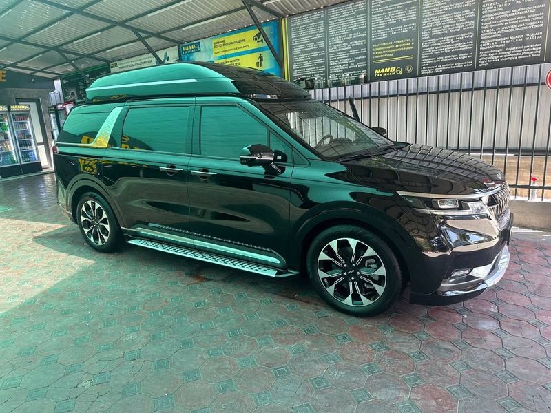 Kia Carnival limousine