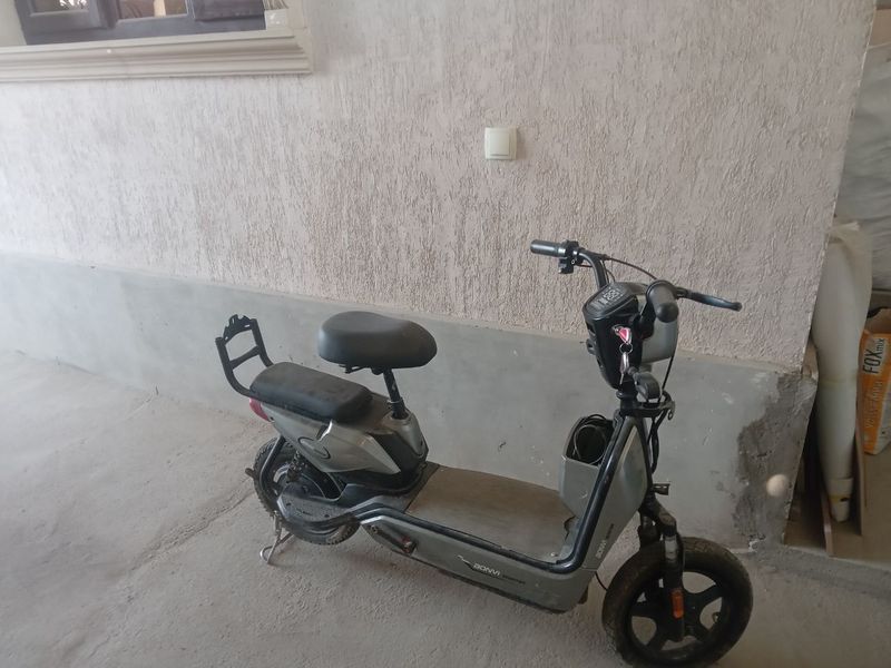 Skuter srochna sotiladi Skuter srochna sotiladi