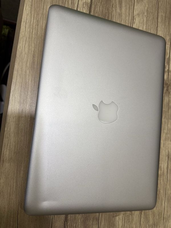 Mackbook pro (Core i7) Mackbook pro (Core i7)