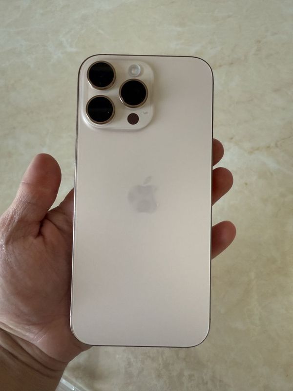iPhone 16pro max 256gb desert iPhone 16pro max 256gb desert