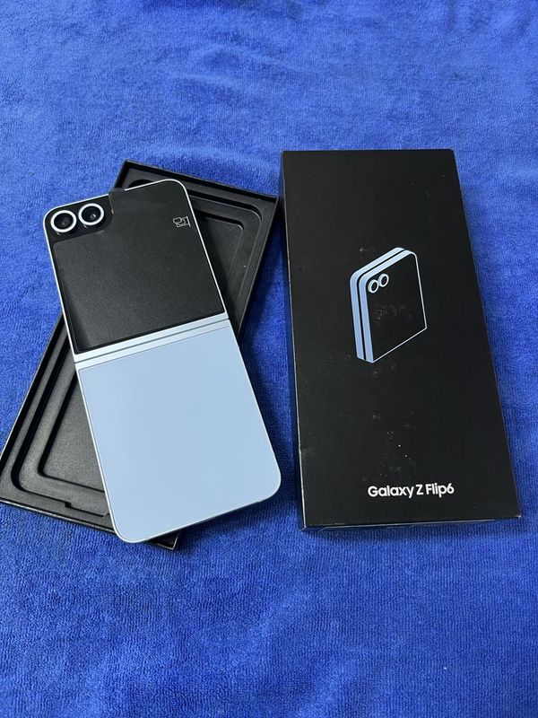Samsung Galaxy Z Flip 6 Blue Samsung Galaxy Z Flip 6 Blue