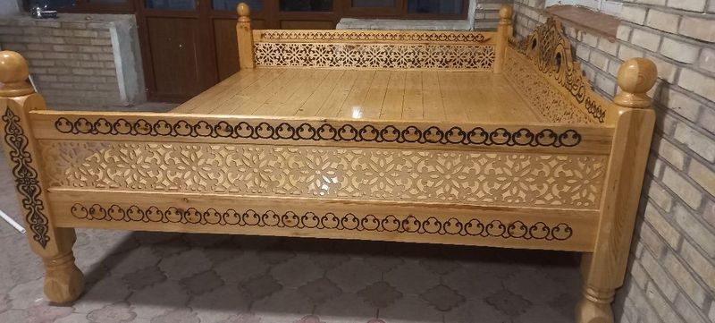Кароват, тапчан-карт сотилади. Кароват, тапчан-карт сотилади.