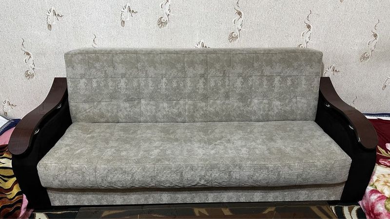 Divan raskladnoy sotiladi Divan raskladnoy sotiladi