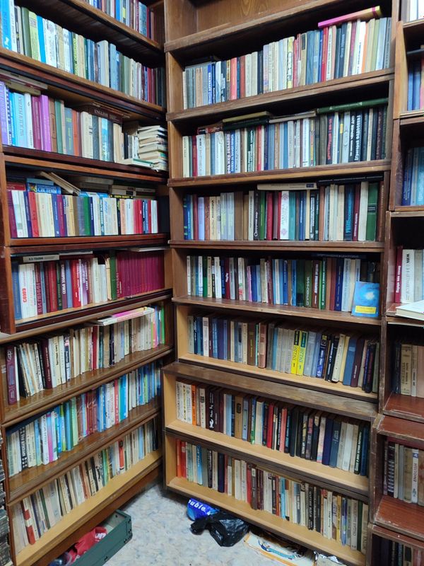 Книжные полки. Стекла есть Книжные полки. Стекла есть
