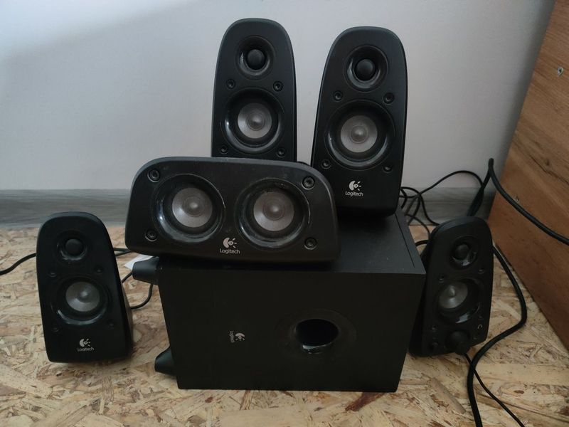 Logitech 5.1 сабвуфер Logitech 5.1 сабвуфер