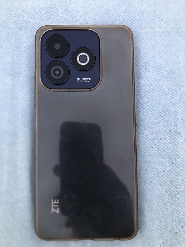 ZTE Blade A75 sotiladi ZTE Blade A75 sotiladi