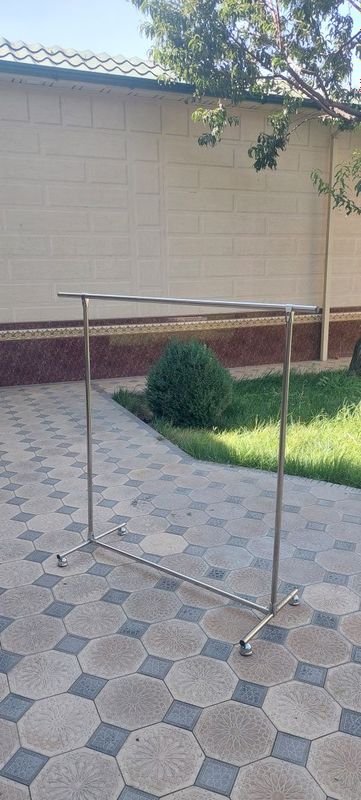 Гардеробная стойка в отличном состоянии Гардеробная стойка в отличном состоянии