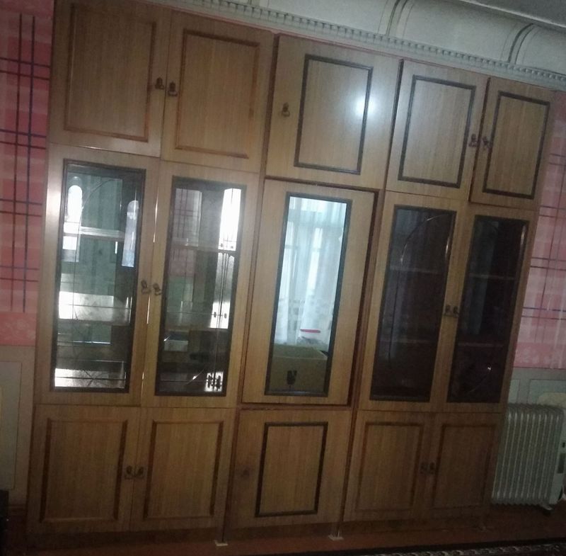 stenka 500. 000  sòm. holati yahshi