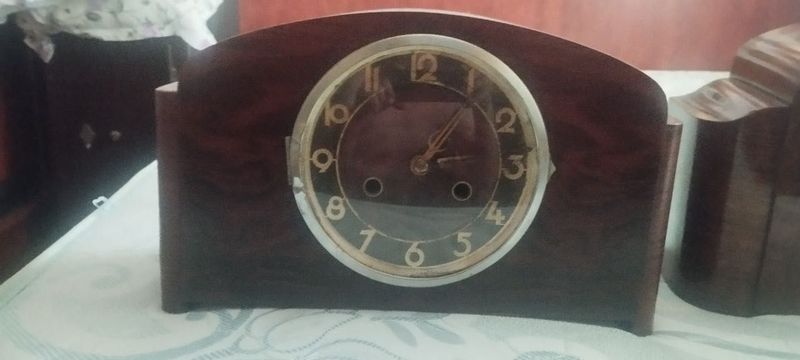 Часы настольные немецкие 2 шт.