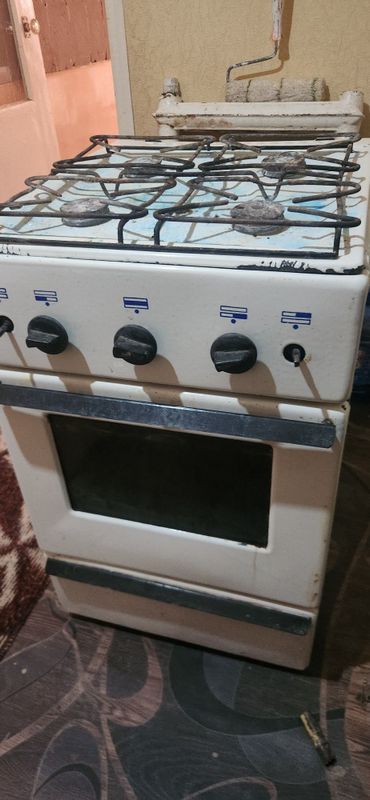 Gaz plita v rabo4em sostoyanii