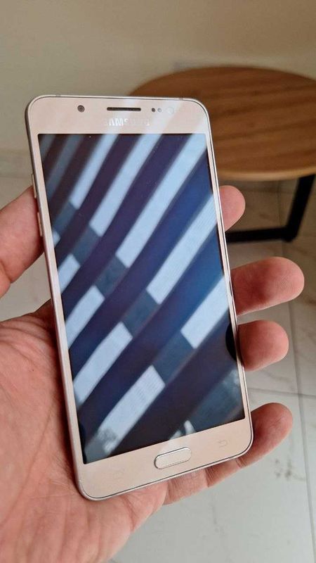 Продаю свой телефон Samsung J5 16 Duos Продаю свой телефон Samsung J5 16 Duos