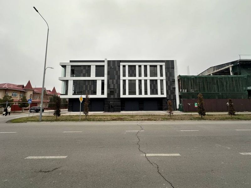 Продаётся 4-этажное здание 1600 м² — Ор-р метро Янгихает Продаётся 4-этажное здание 1600 м² — Ор-р метро Янгихает