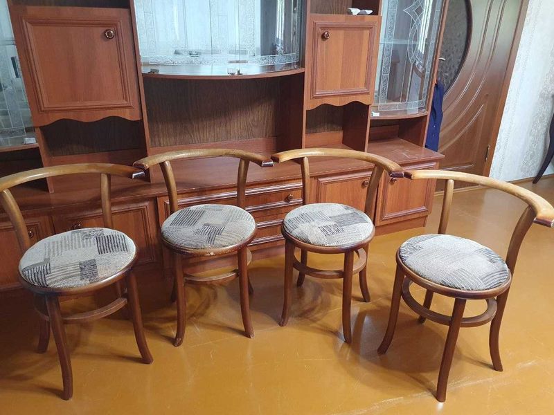 Стулья деревянные в хорошем состоянии Цена за весь комплект Дешево Стулья деревянные в хорошем состоянии Цена за весь комплект Дешево