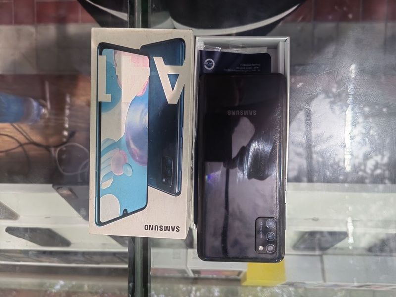 Samsung A41 4/64gb radnoy ideal holatda kar dok bor Samsung A41 4/64gb radnoy ideal holatda kar dok bor