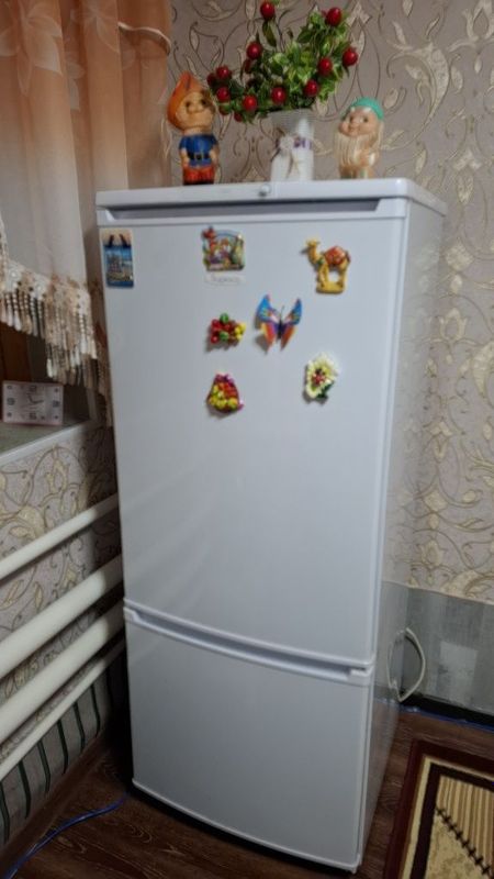 Продаётся двухкамерный холодильник "БИРЮСА" Продаётся двухкамерный холодильник "БИРЮСА"