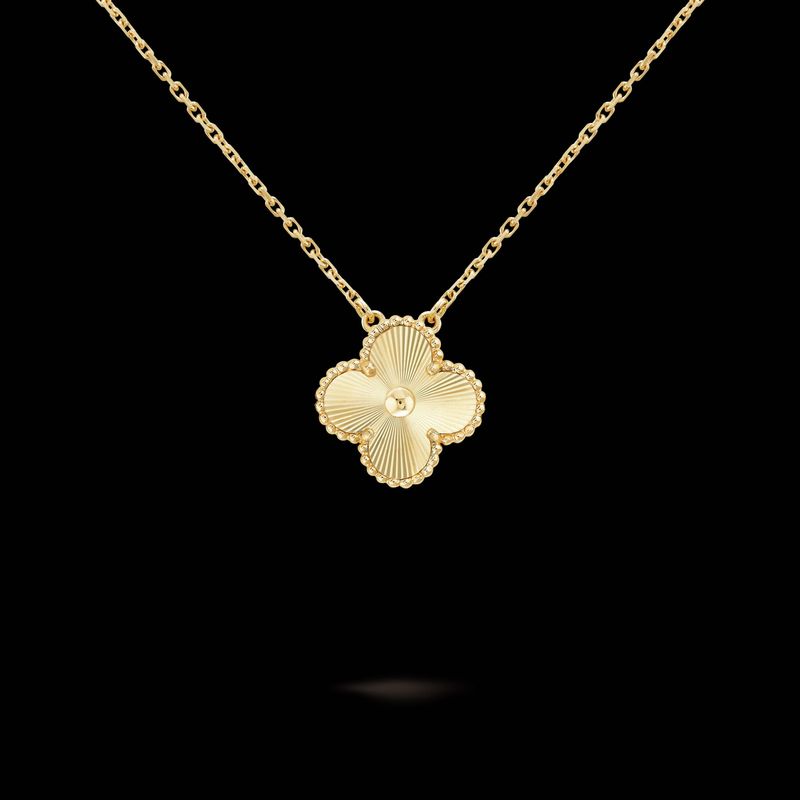NEW Подвеска Van Cleef and Arpels Vintage Alhambra VCARP4KL00 NEW Подвеска Van Cleef and Arpels Vintage Alhambra VCARP4KL00