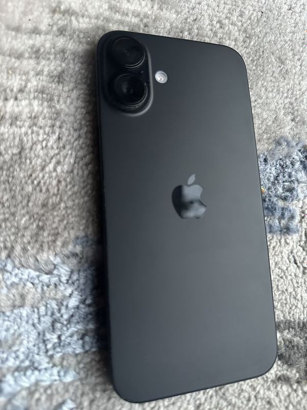 iPhone 16 black. iPhone 16 black.