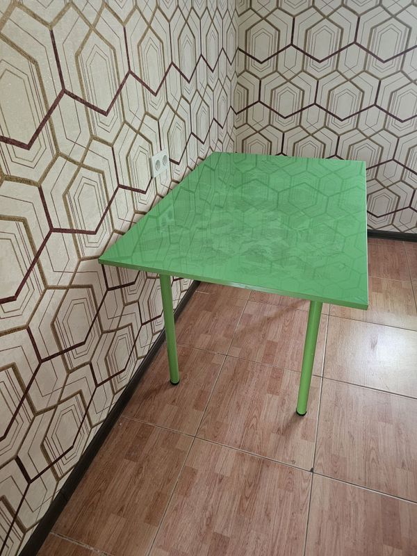 Не дорого Стол отличного качества 120/80 Не дорого Стол отличного качества 120/80