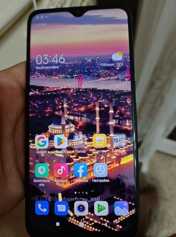 Redmi 9 sotilad to'y tepada