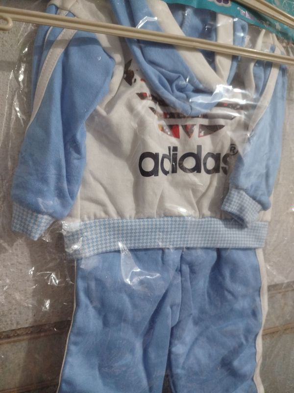 Детский костюм продам 3-4 года Детский костюм продам 3-4 года