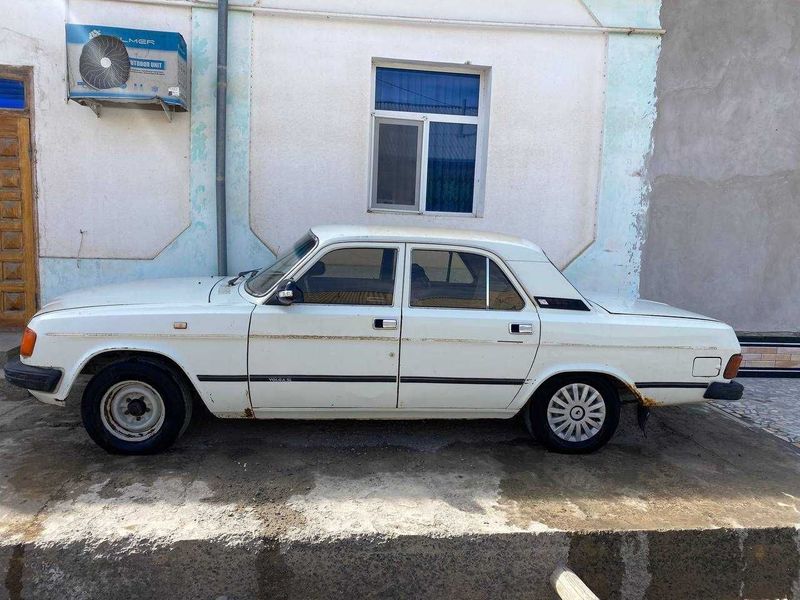 GAZ Volga 31029.