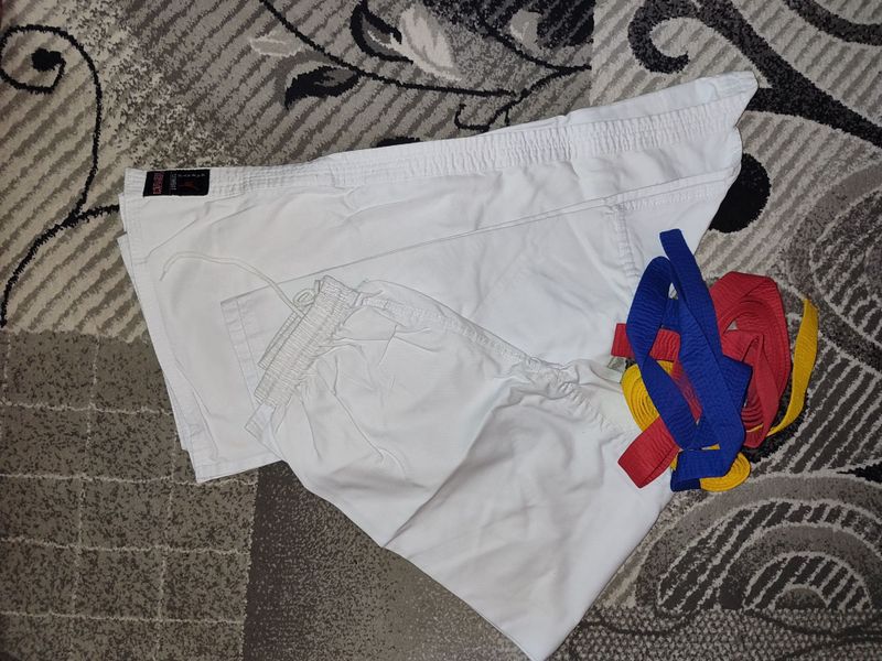 Кимано новое с поясами, размер 48-50. Кимано новое с поясами, размер 48-50.
