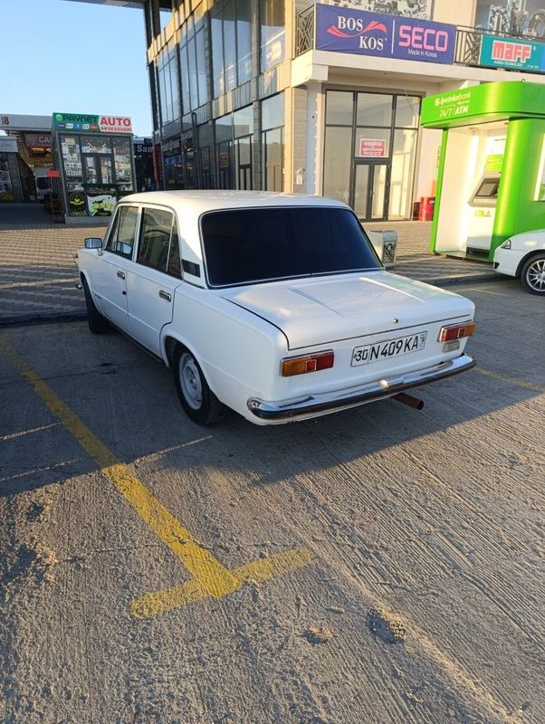 Vaz 21011 sotiladi