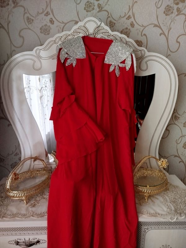 Abaya ikki marotaba kiyilgan 350000min qol mehnati Abaya ikki marotaba kiyilgan 350000min qol mehnati