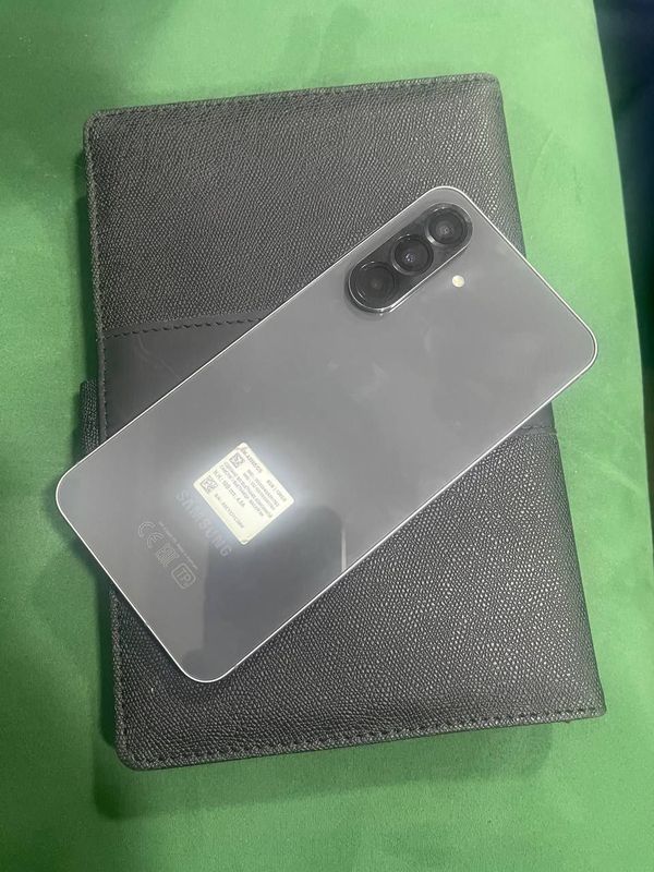 Samsung A56 yangi Samsung A56 yangi