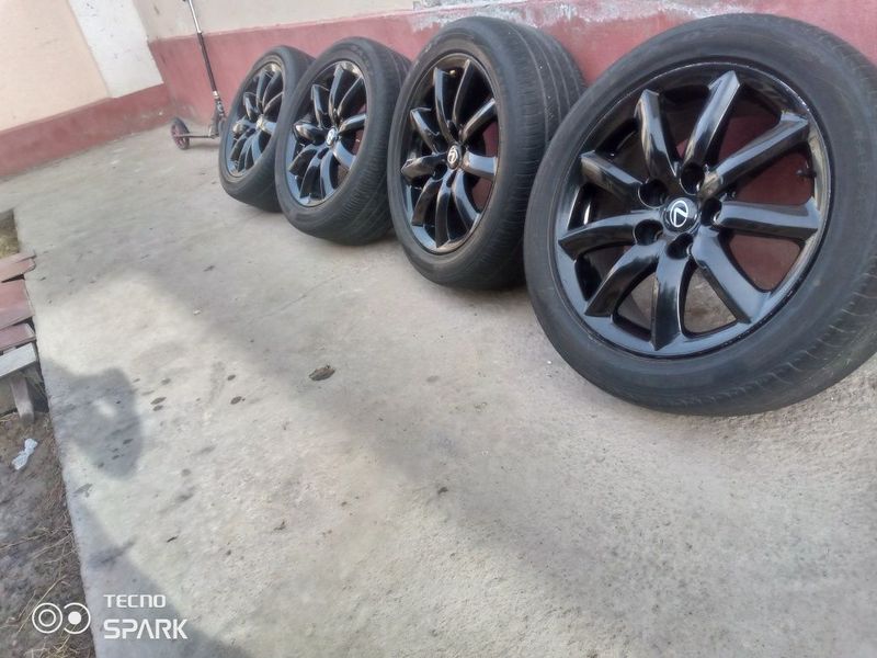 Lexsuz ariginal diska baloni bilan xolati yaxshi 235/50R18