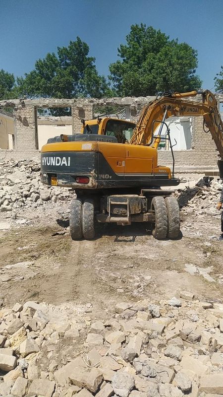 Ekskavator Hyundai sotiladi Ekskavator Hyundai sotiladi