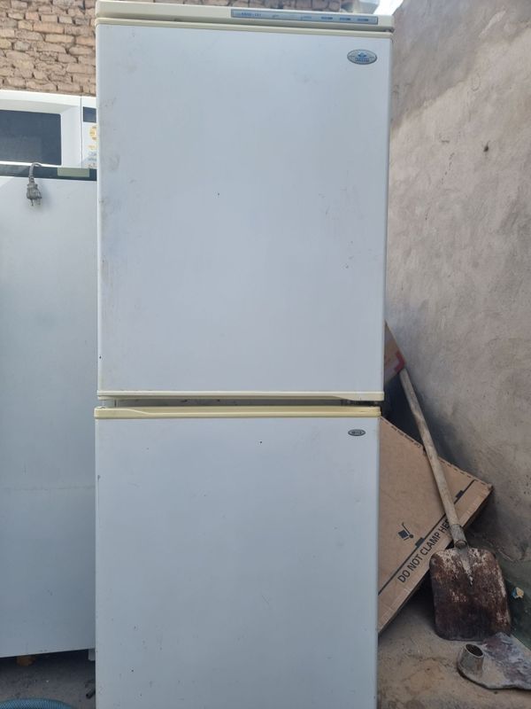Срочно продам холодельник атлант год гарантия го