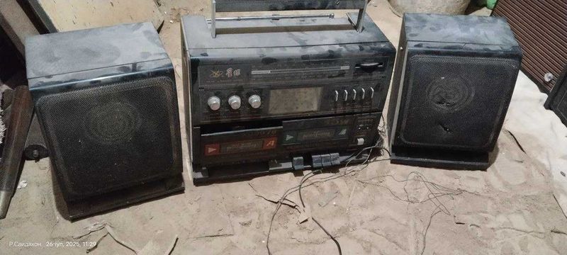 Eski radio sotiladi +kaseta qoysayam boladi