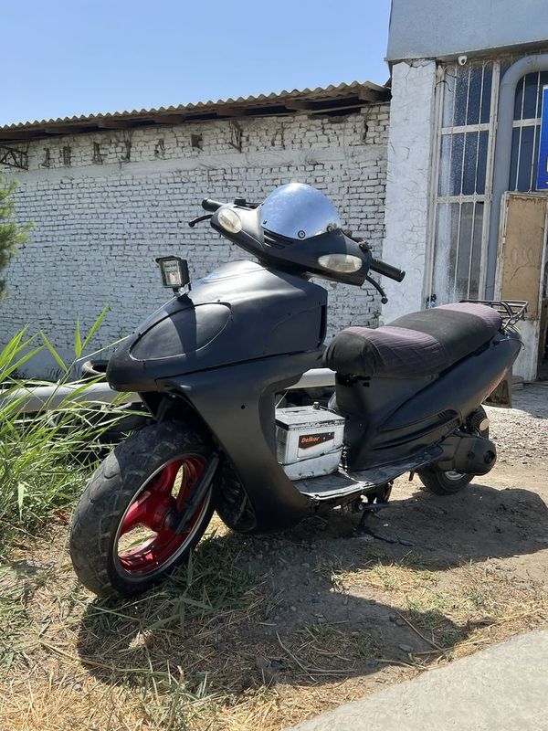 Skuter 150 kub sotiladi Skuter 150 kub sotiladi