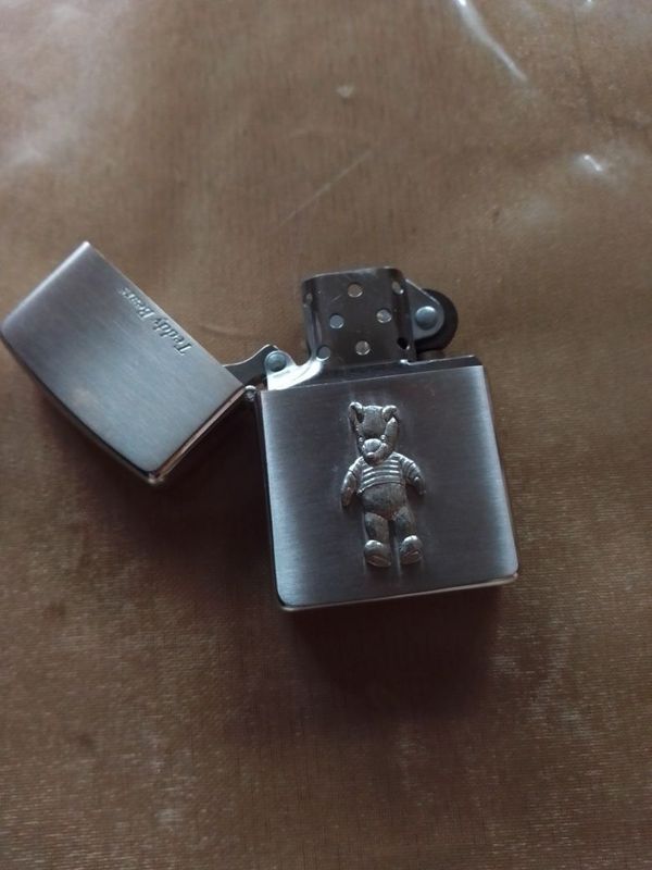 ZIPPO Zajigalka.