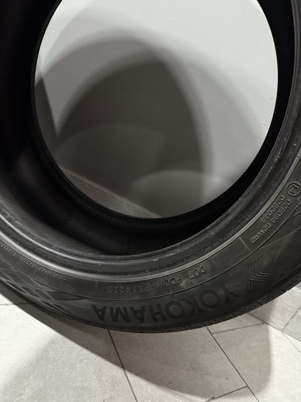 Продам резину yokohama 215.55.r17