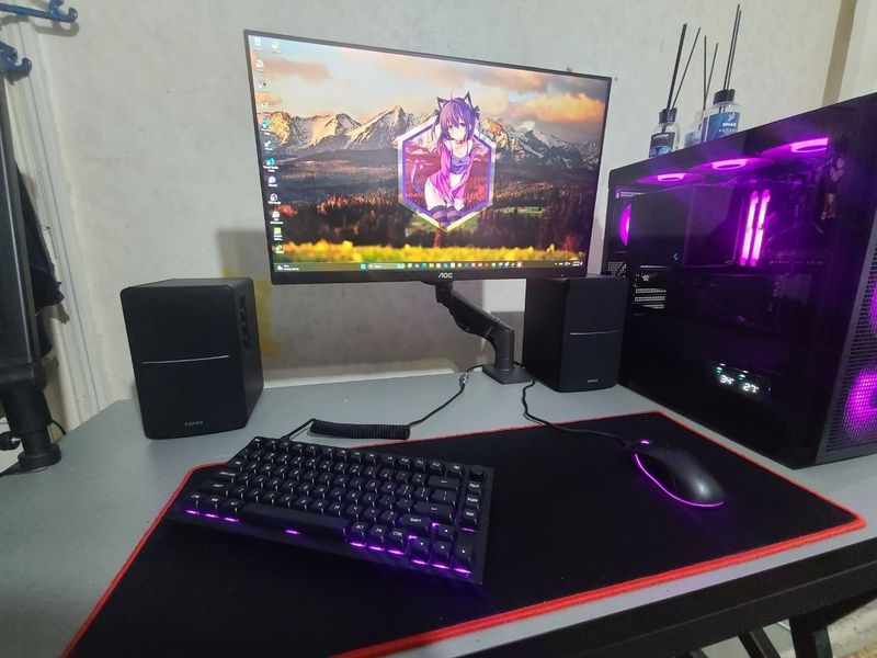 Monitor AOC 24" FullHD 144hz + kronshteyn Monitor AOC 24" FullHD 144hz + kronshteyn