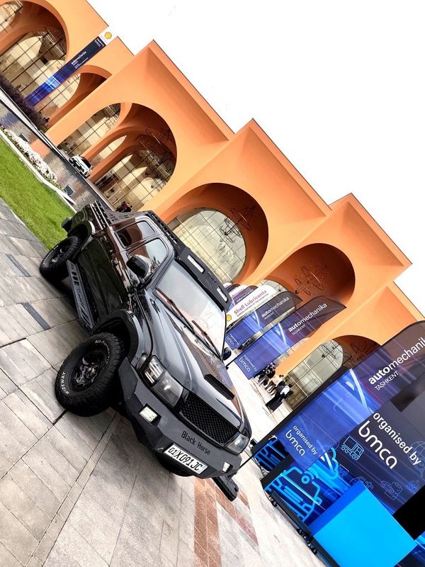 Toyota Hilux 4x4 SROCHNA sotiladi Toyota Hilux 4x4 SROCHNA sotiladi