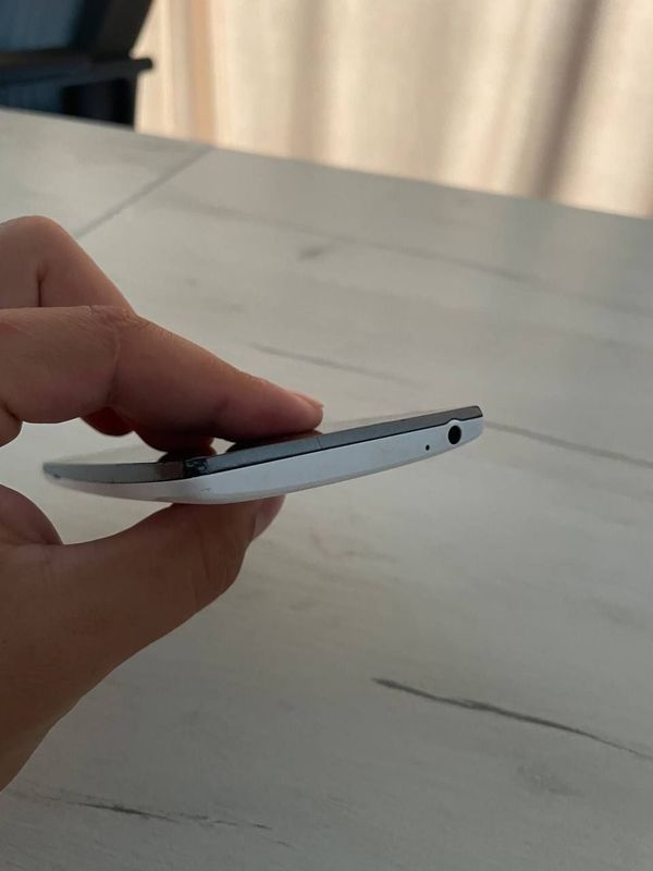 Lg tilifoni sotiladi srochna Lg tilifoni sotiladi srochna