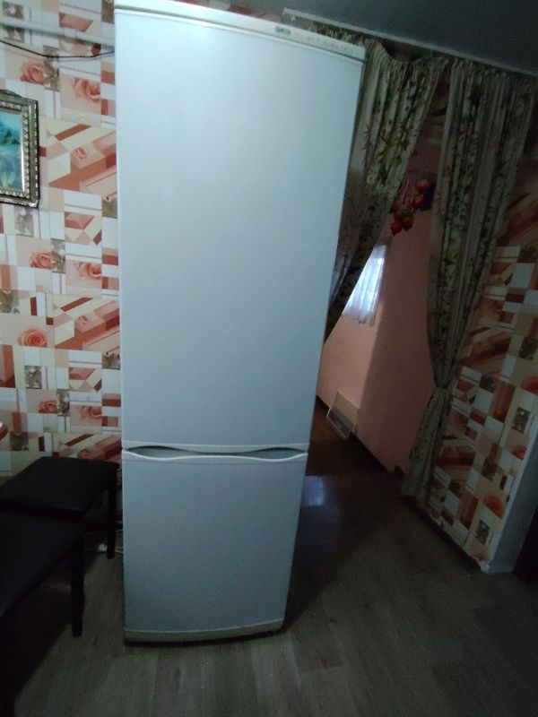 Срочно продам холодильник Атлант в хорошем состоянии