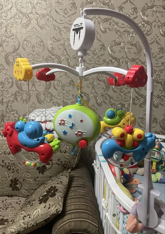 Мобиль на детскую кроватку