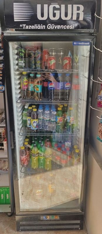 Продам Витринный холодильник Продам Витринный холодильник