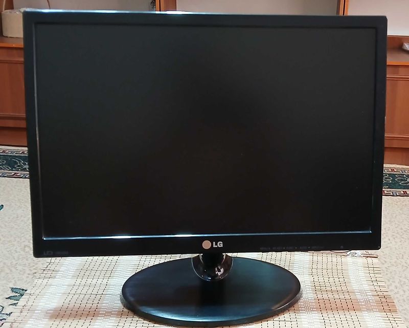 Монитор LG. 19 дюйм. Монитор LG. 19 дюйм.