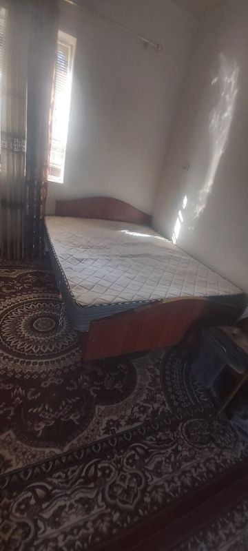 Spalni divan sotiladi. Faqat divan matrasi alohida sotiladi Spalni divan sotiladi. Faqat divan matrasi alohida sotiladi