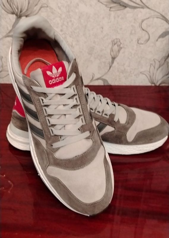 Недорого красовки adidas 49 размер.